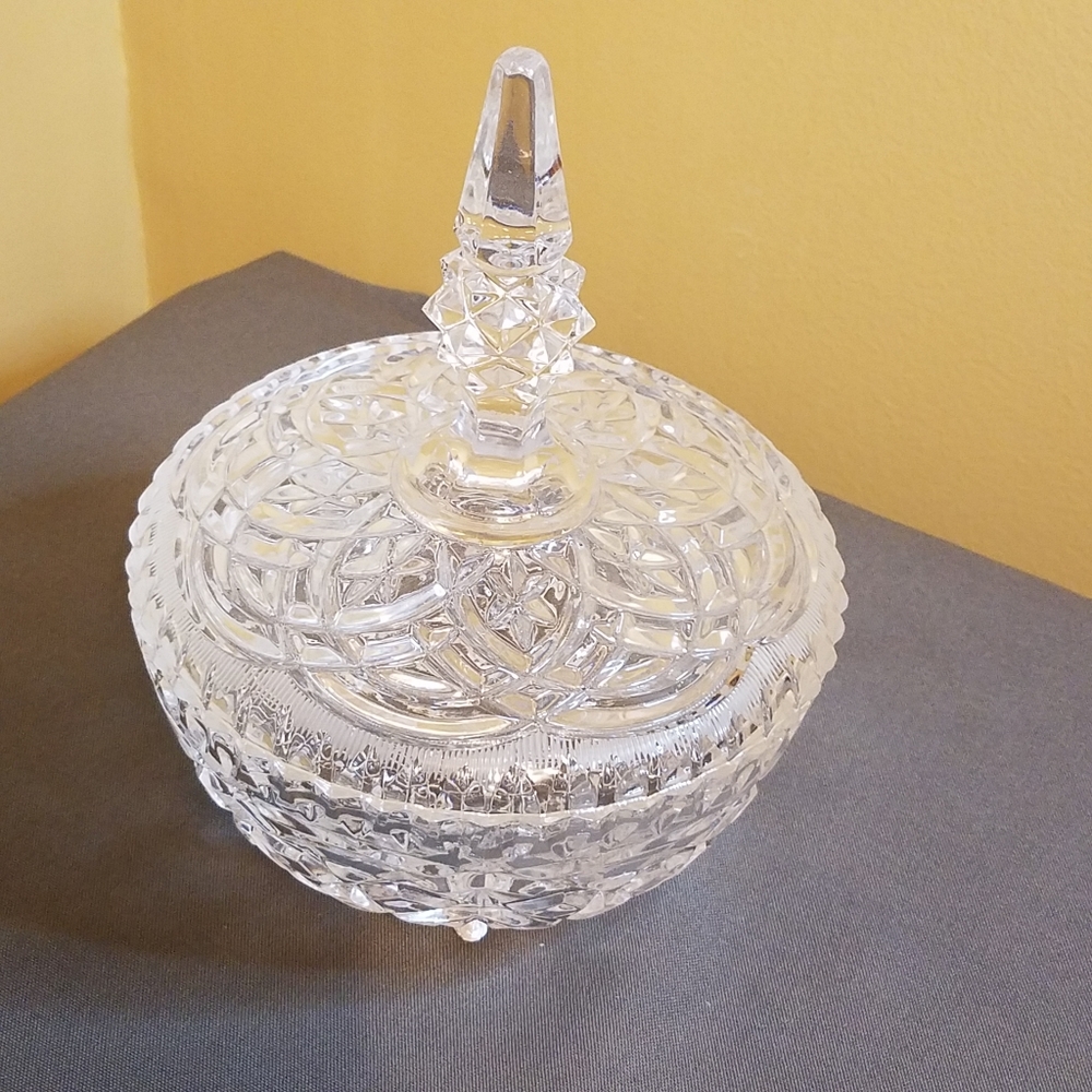 Crystal glass covered candy dish footed - Picture 9 of 12